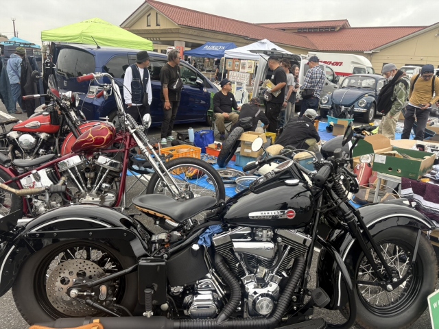 OLD TIME RUN SWAP MEET 第1回 出店ブースとビンテージバイクの様子